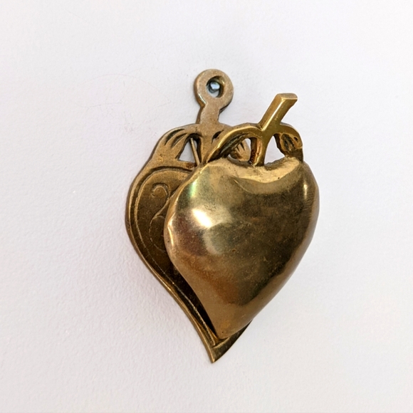 Vintage Other - Vintage brass wall clip heart shaped cute to hold your art or stationary office